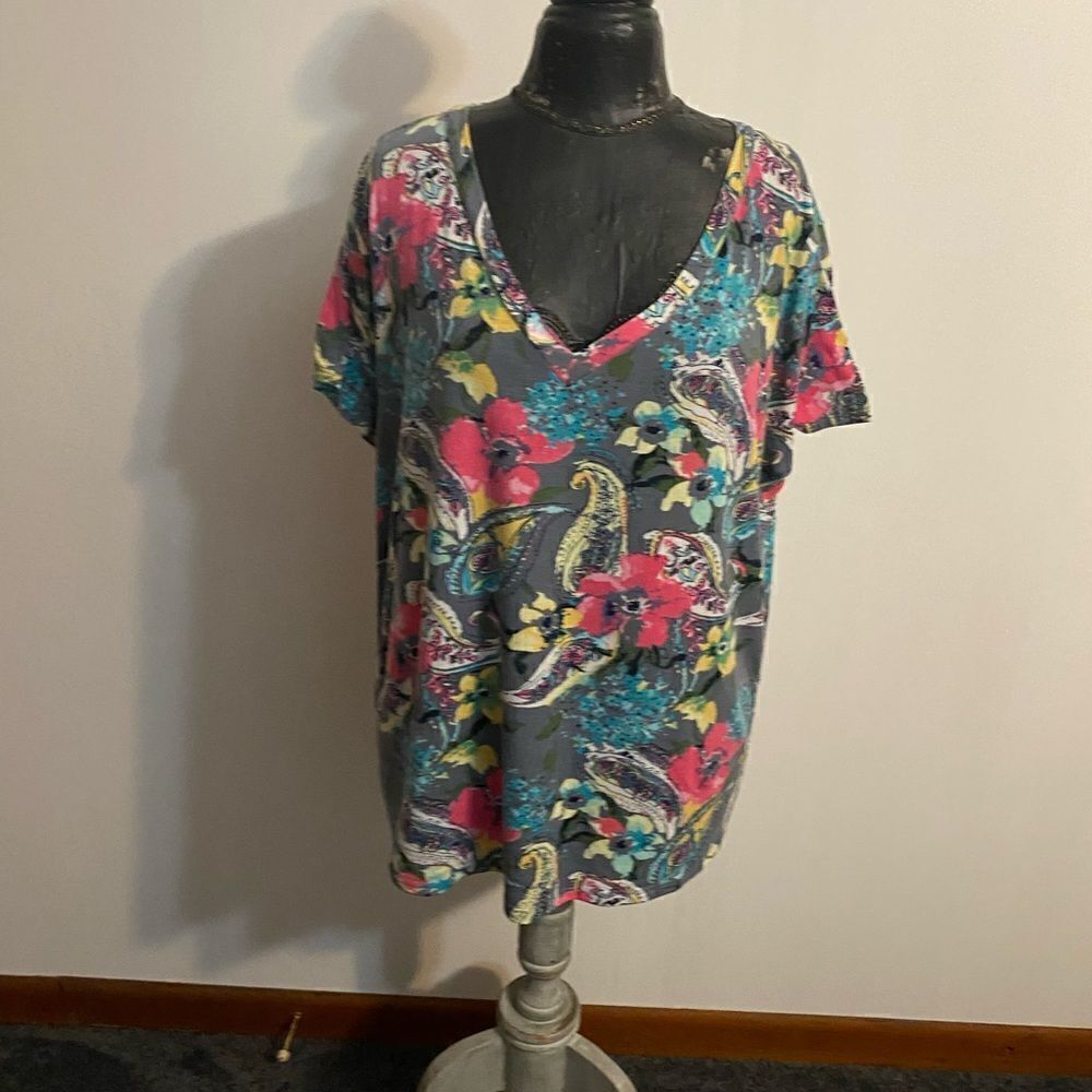 The Zig Zag Stripe Floral V-neck tee, size XL
